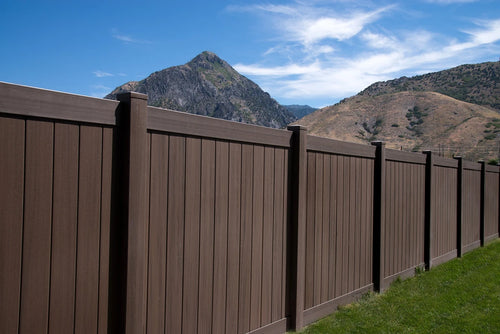 HERITAGE DELUXE COLORS PRIVACY FENCE